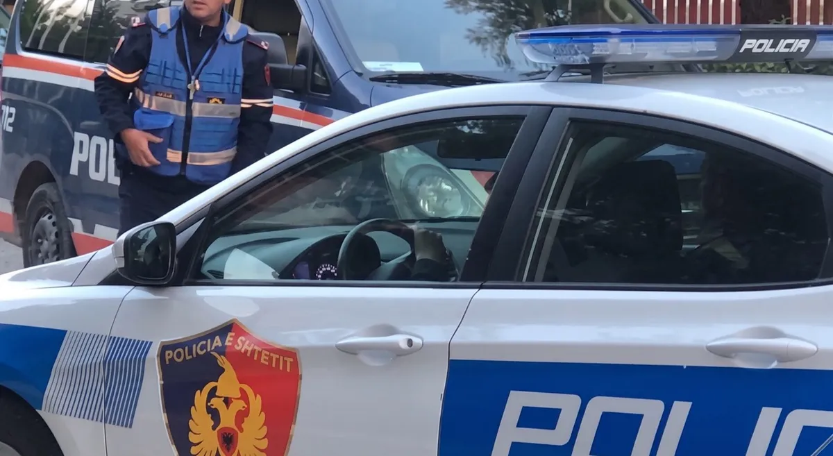 Alarm për qendër tregtare në mes të Tiranës