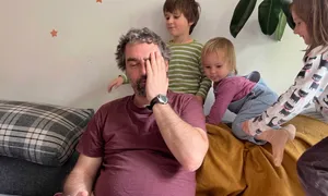 Babai i zhgënjyer që AI nuk e ka zëvendësuar ende në punën e tij si baba