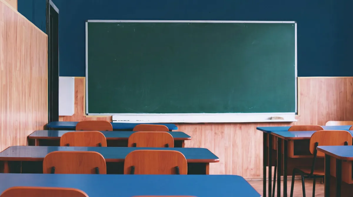 Shpopullimi bën kërdinë / 12,800 më pak bullizues në bankat e shkollave këtë vit