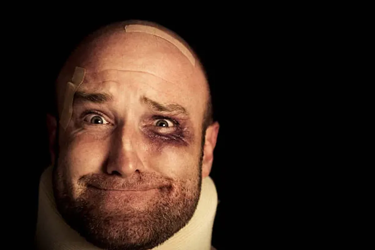 E rëndë / Gazetari investigativ dhunohet nga e ëma