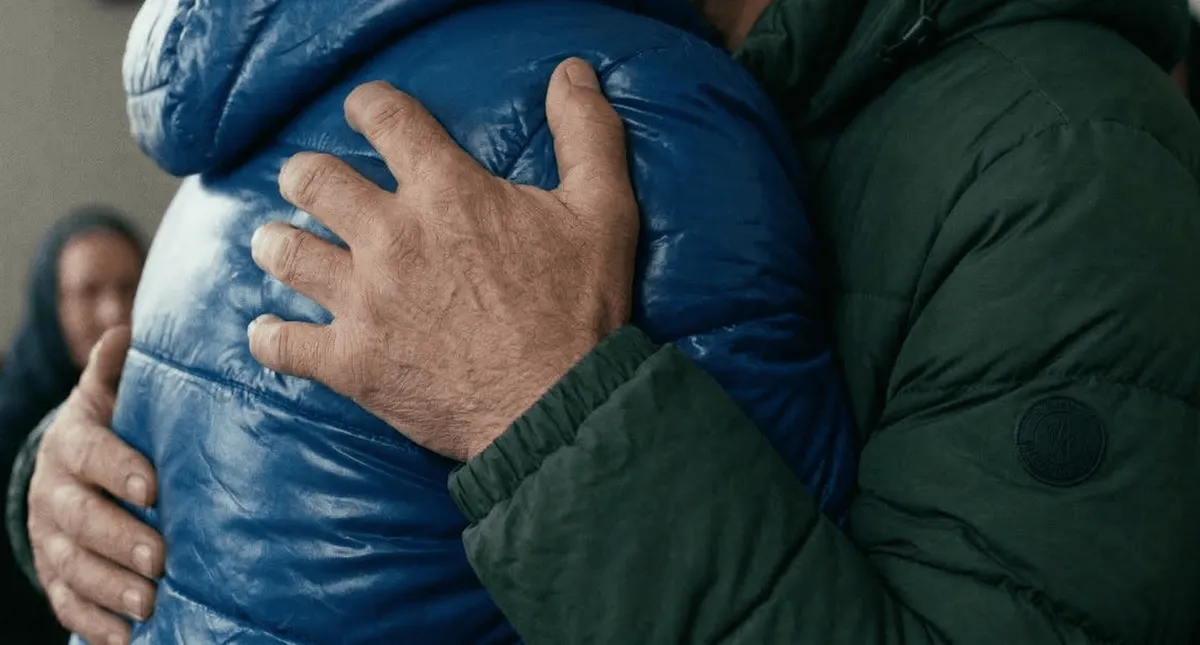 Fëshfëshja e xhupit prish solemnitetin e ngushëllimit