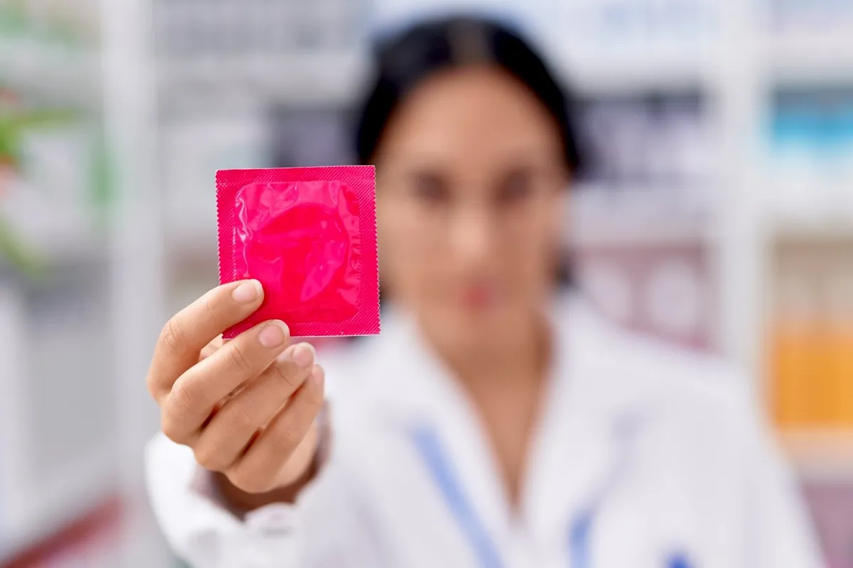 Lufta rrit çmimet: Farmacitë nisin të shesin prezervativë të hapur