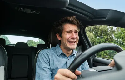 Këngët në radio i kujtojnë kohët kur nafta ishte e lirë