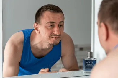 Shkenca konfirmon: Personi i shëmtuar në anën tjetër të pasqyrës jeni vetë ju