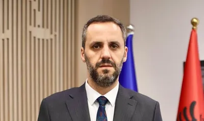 4 miliardë vjet evolucion nuk ndalojnë dot Lamallarin të bëhet ministër