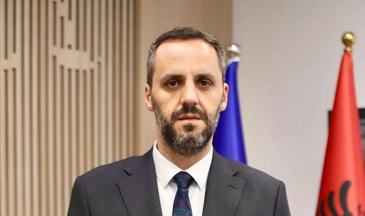 4 miliardë vjet evolucion nuk ndalojnë dot Lamallarin të bëhet ministër